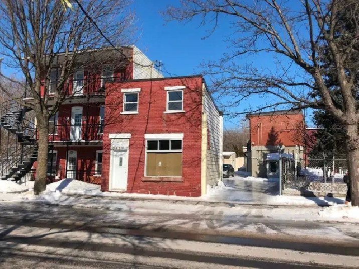 Maisonnette rénovée près du métro Charlevoix à Montréal