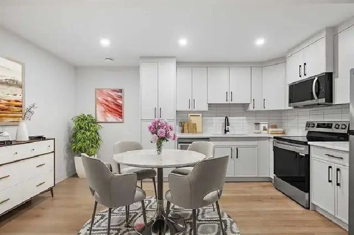 Inner City Extensively Renovated 2 bedroom, 4plex upper Unit.