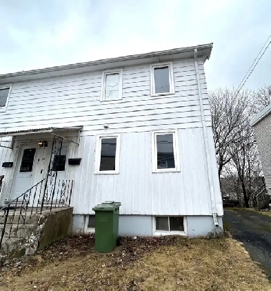 26-041 Lovely home in Central Dartmouth