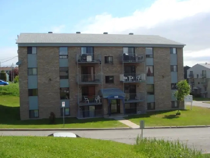 4 1/2 l'ANCIENNE-LORETTE au 1300 rue de la Colline - 1er AOUT