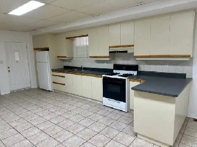 Large 2 Bedroom Bsmt –$2100 Utilities/Parking –Dufferin/Eglinton