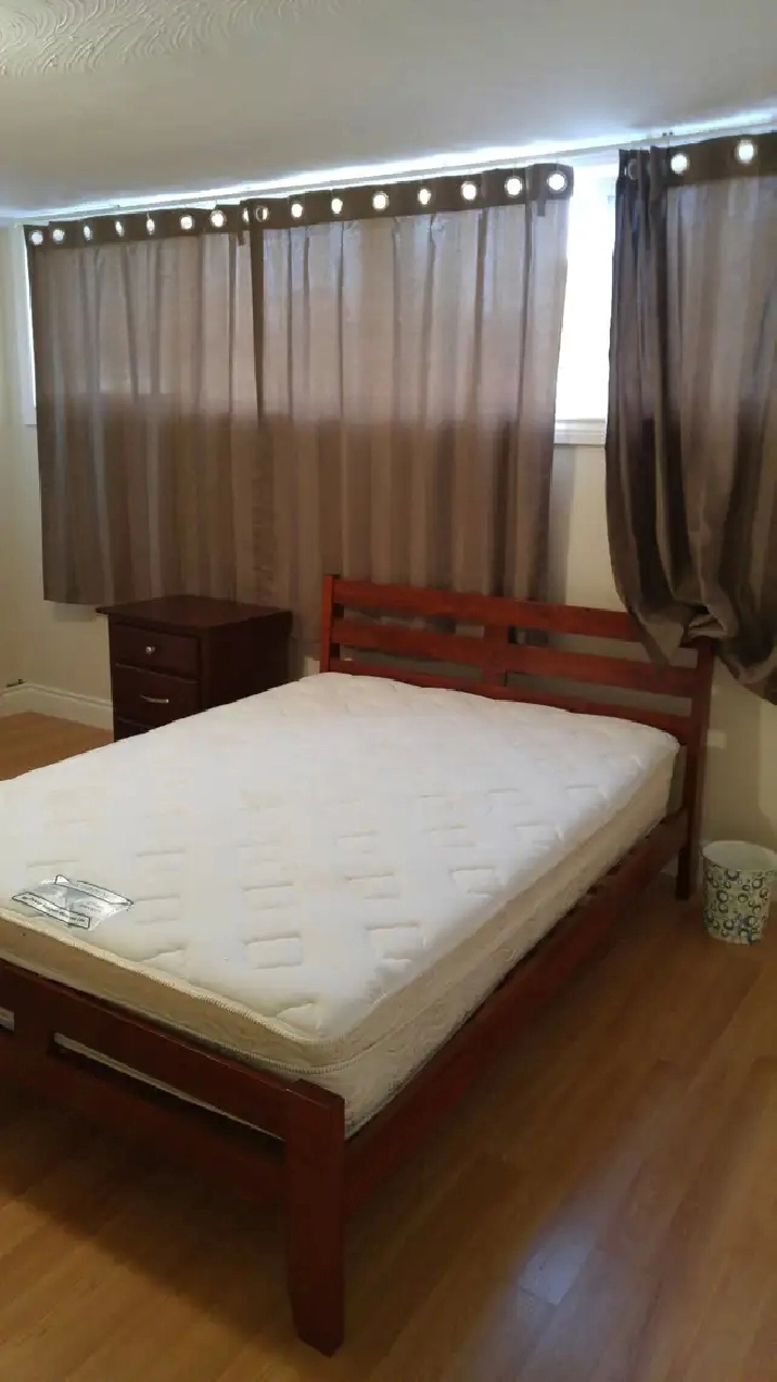 Spacious Bright Room - Near Sheppard W. Subway in North York.