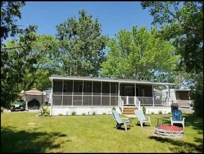 PARK MODEL IN GRANDVIEW RESORT - ENNISMORE ONTARIO