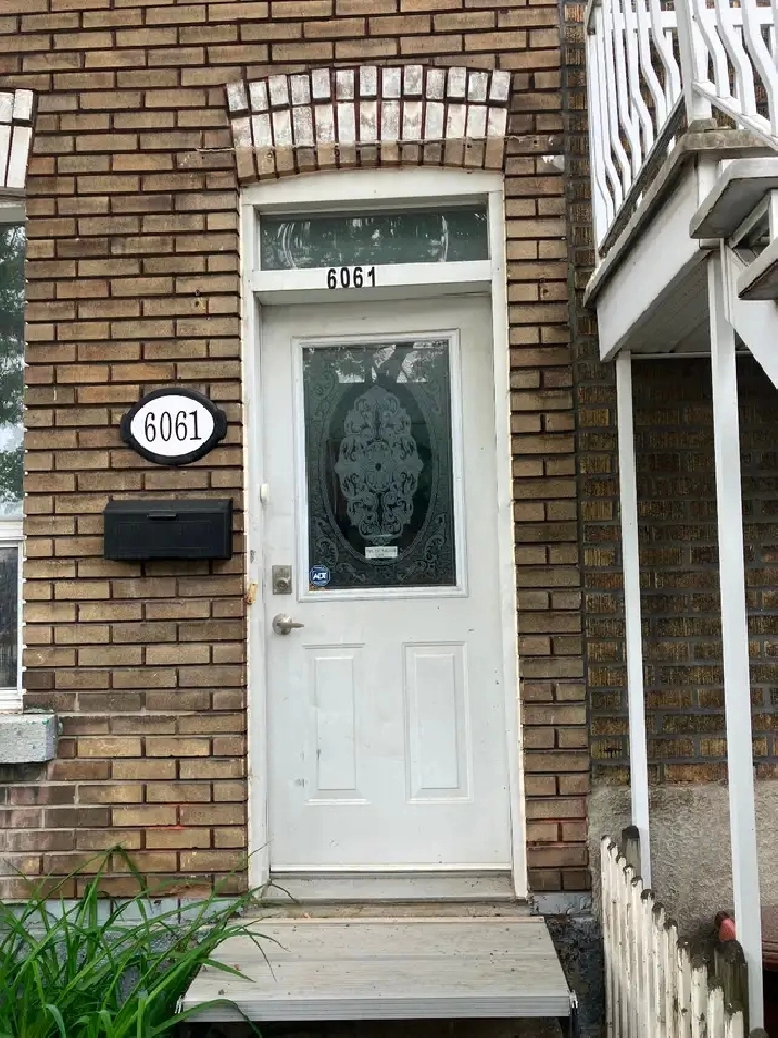 4 1/2 upper duplex for rent July 1st