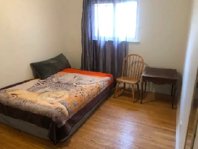 LARGE ROOM MAIN FL-50m TO PLAZA STEELES/BATHURST NORTH YORK