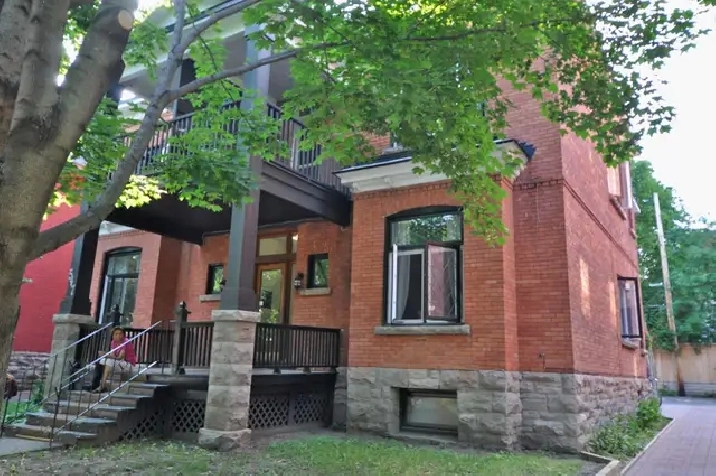 Very large 2-bedroom in Centretown: May 1 or June 1