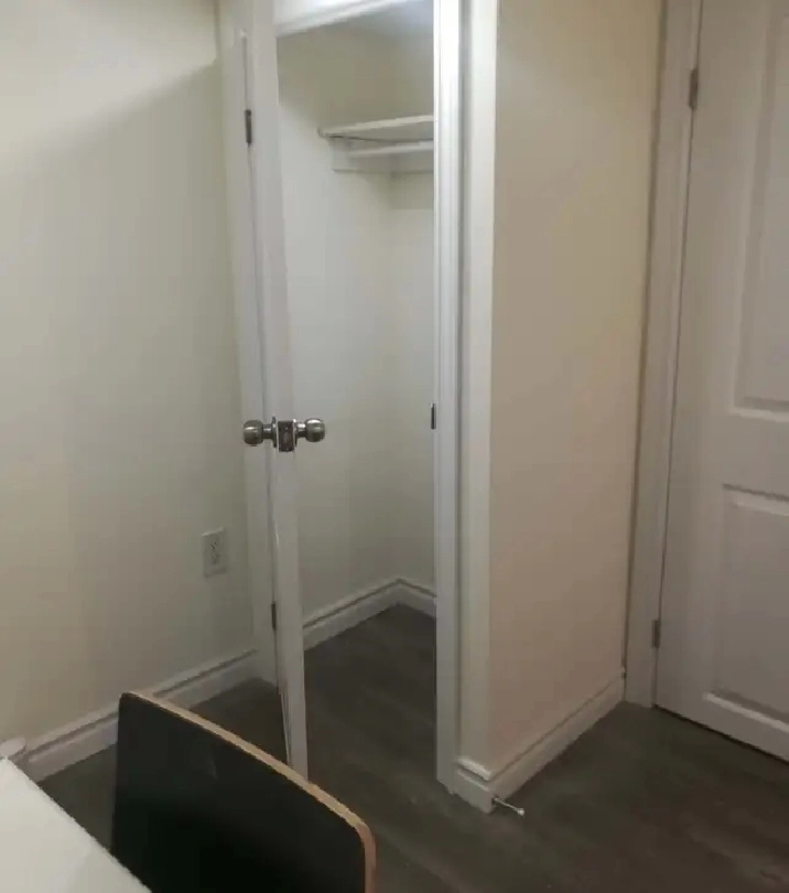@ Bloor, Christie TTC, Private Basement room to rent-2Min to TTC