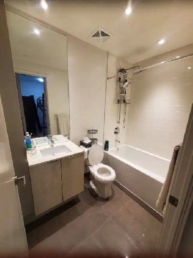 Furnished LUXURY Room in NEW condo M city, gym near Square One