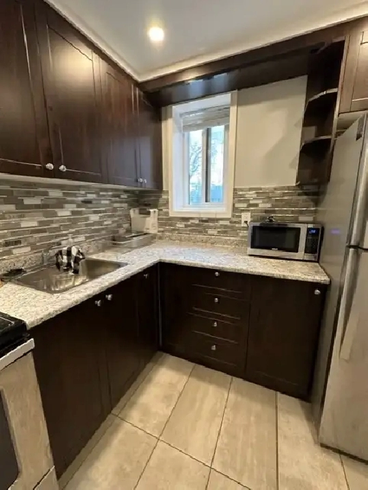 TWO BEDROOM APARTMENT IN OTTAWA CENTRAL WITH PARKING AVAILABLE