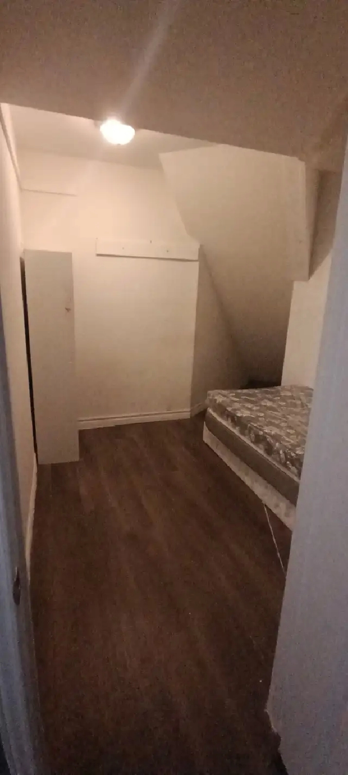 Private 1 Single Bed Bedroom Room   Private walk-out exit UofT