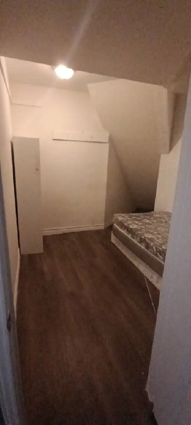 Private 1 Single Bed Bedroom Room   Private walk-out exit UofT