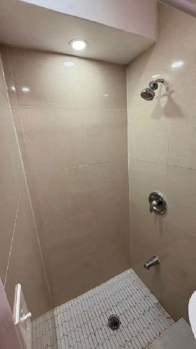 Spacious 4 Bedroom/ 3 Bathroom Townhouse Upper Level for Rent