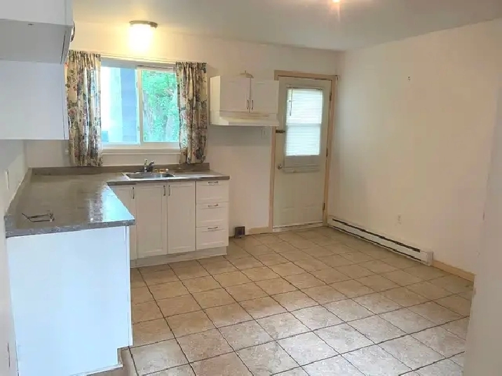 COWANSVILLE 4 ½ ensoleillé -immeuble tranquille  (6 logements)