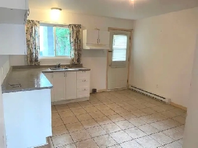 COWANSVILLE 4 ½ ensoleillé -immeuble tranquille  (6 logements)