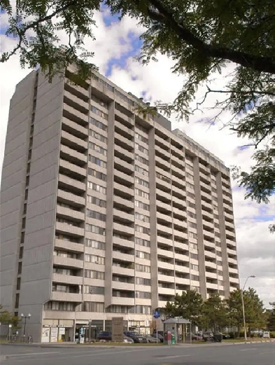 Downtown Ottawa Bachelor Alcove – $1,349 – Available June 1st