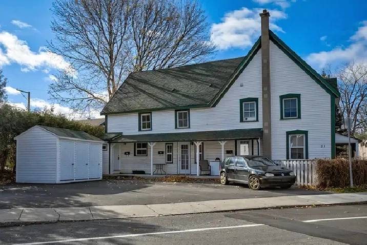 Charming 2-Bedroom Apartment for Rent – 21 Eardley, Aylmer