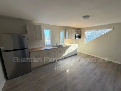 Upper-Level 1 Bed, 1 Bath Unit - 1 Nugent St. - $1800/month