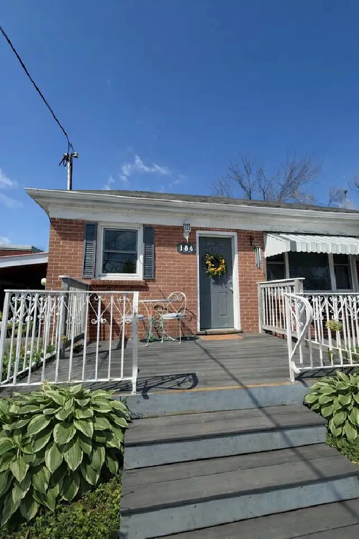 All-Inclusive 3 Bedroom w/ Internet, Yard & Parking – North End