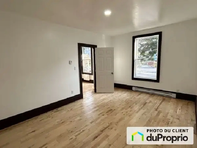 5.5 next to metro Parc & campus MIL (avail July)