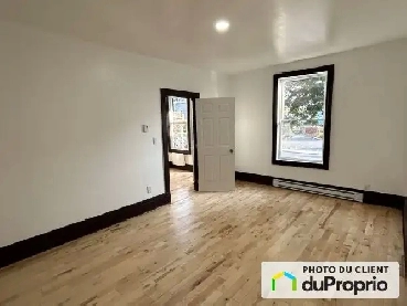 5.5 next to metro Parc & campus MIL (avail July)