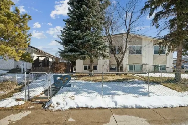 3 rooms  2 Car Parking   Yard: Lower floor unit in Pennsburg SE