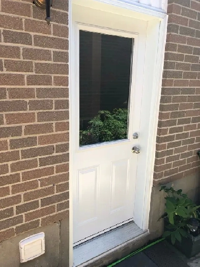 FURNISHED ROOM FOR RENT.