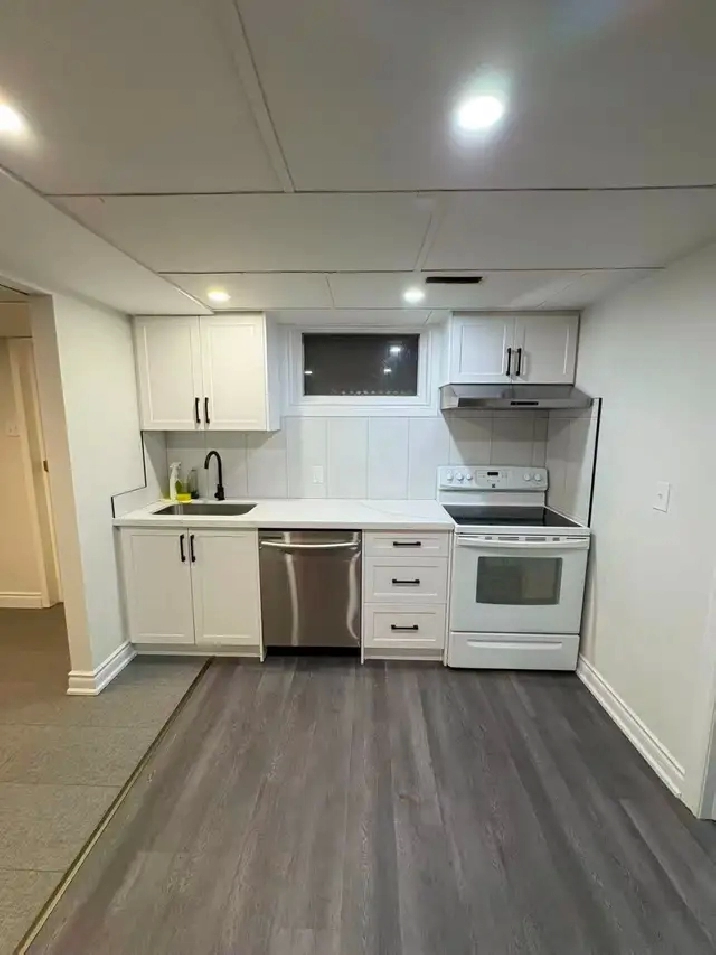 大统华附近房间出租及basement 整个套间出租