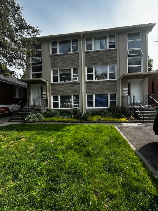 Bright, renovated 1BR   office Avail. June1st