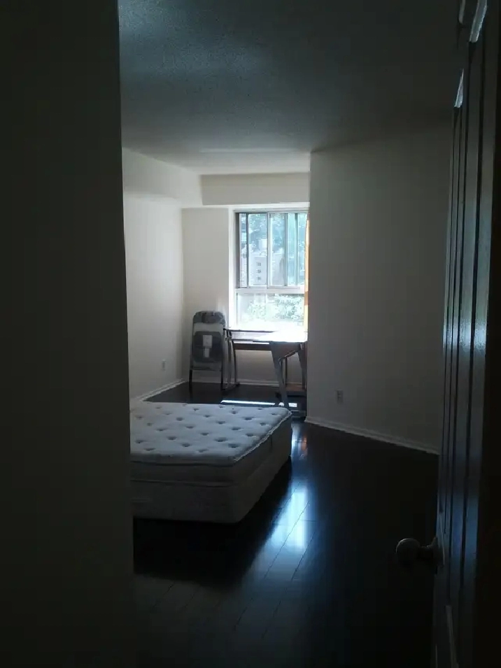 Large Master Bedroom for rent downtown Toronto at Bay/Gerrard