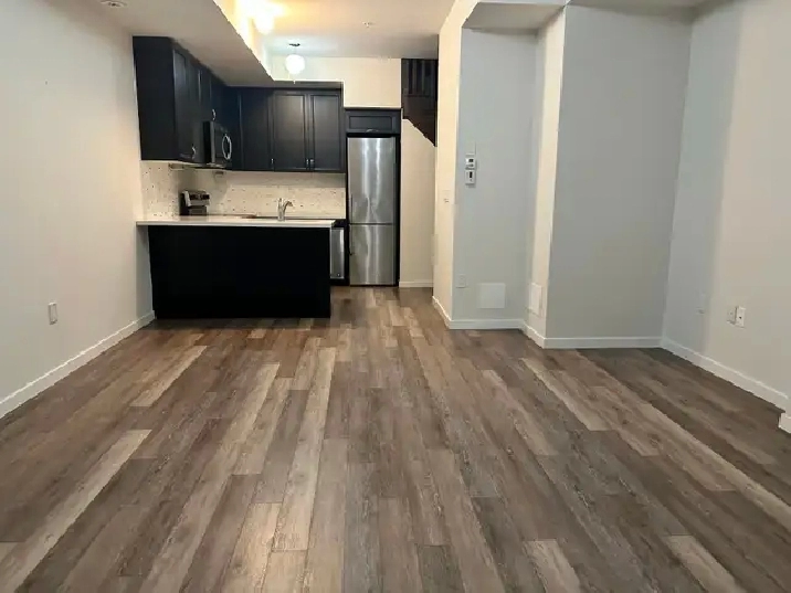 Pickering Townhouse | 2 Bed 2.5 Bathrooms | June 1 2026