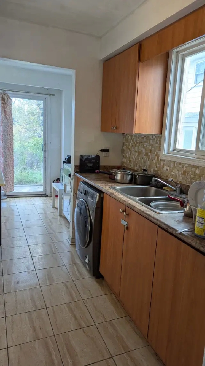 Bedrooms,Mcbride &Erindale Station Rd,Mississauga,L5C 1W7