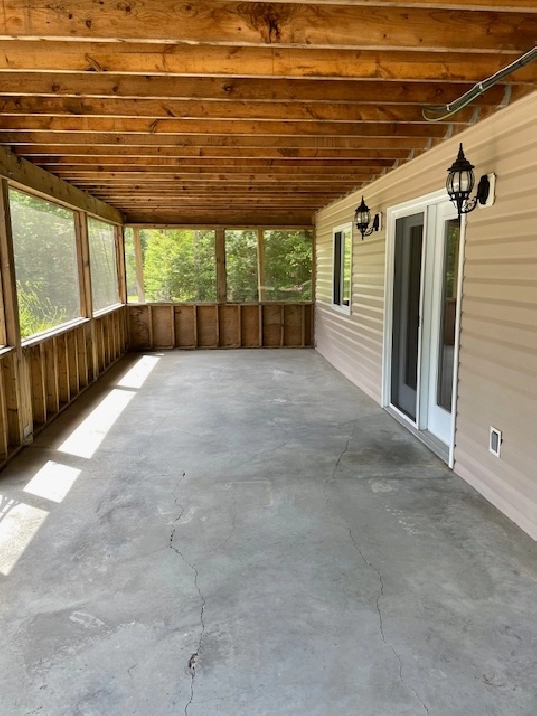 2 BR, Ground floor Apartment with screened Muskoka Rm, No Stairs