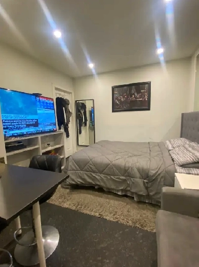 Large Studio Room Apartment Prime Location Queen Street