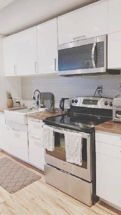 Cozy and clean private unit (North york, 1 1, Female house)