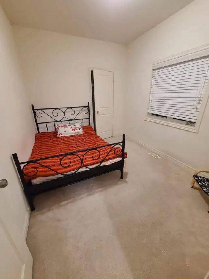 $550 - Room for rent (L7A 5A7) -