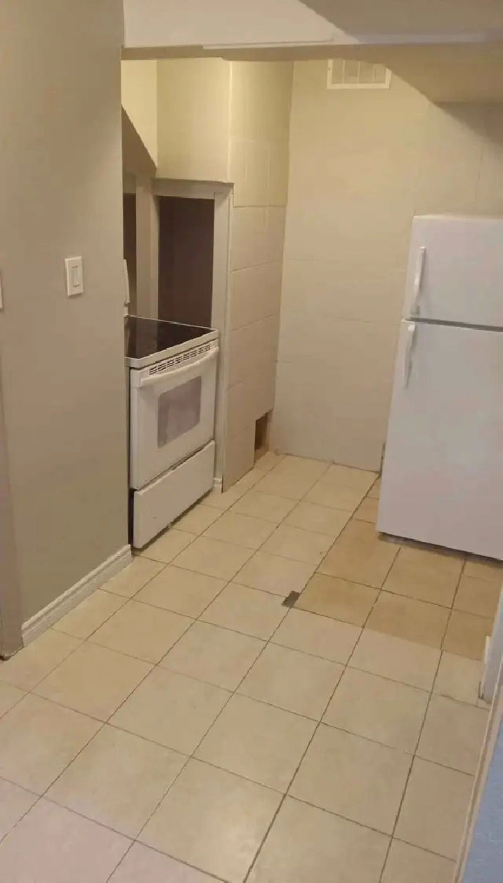 Room for rent / roommate for basement unit