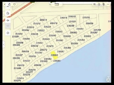 Lake front lot at the Narrow Manitoba.  27 Moon Shadow dr