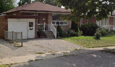 Scarborough house for rent (Main floor)