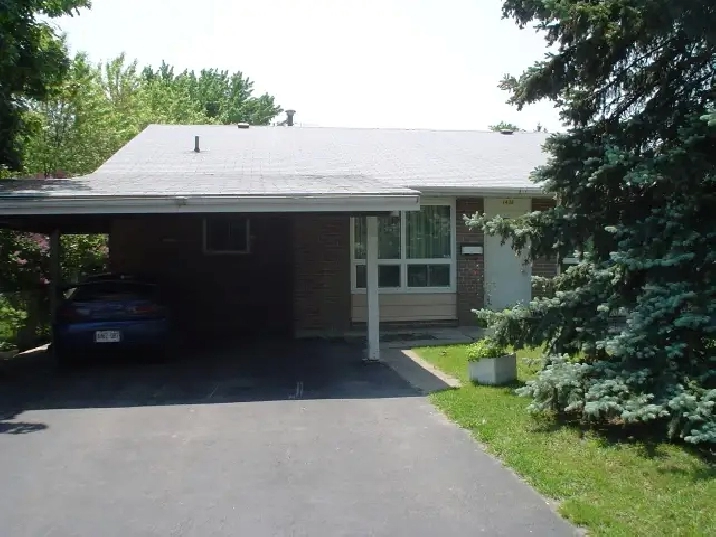 Bright room for rent in Mississauga house