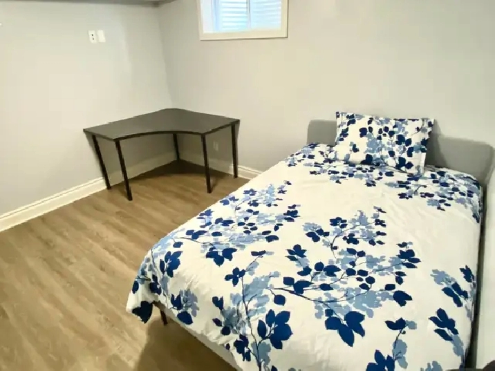 Available Furnished Room for rent 5min walk to Algonquin College