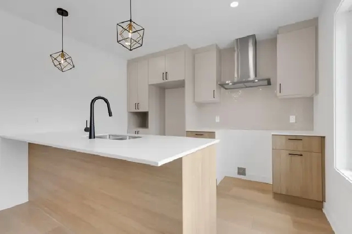 Beautiful new 51/2 3 bedroom apartment