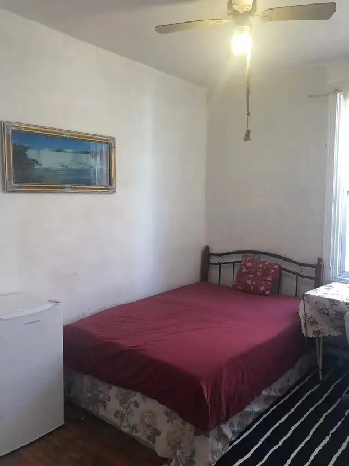 Furnished room in LASALLE all included wifi laundry mini fridge