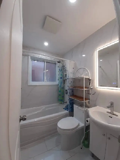 Large 9½ (5½ Basement) Plex For Rent Ville StLaurent/Ahuntsic