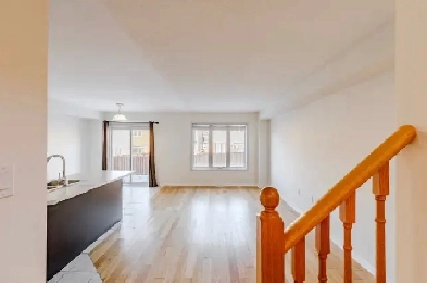 Rare End Unit Townhouse – Available For Rent!