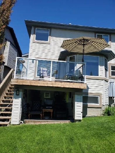 ️ Furnished Room with Mountain Views – Tuscany, NW Calgary