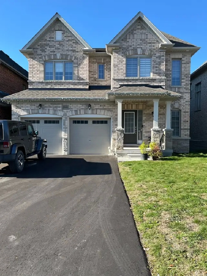 North Oshawa House 4 Bedroom-3.5 Bath