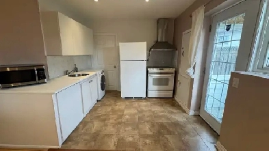 Fully Furnished Ground Floor Unit – Scarborough. Available May 1