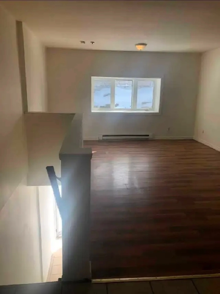 ELLIOT LAKE: Bachelor apartment for rent.