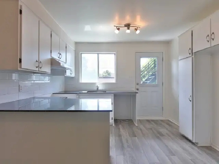 4 1/2 Style-Condo rénové à Mirabel (St-Janvier) - Juillet