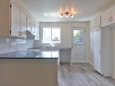 4 1/2 Style-Condo rénové à Mirabel (St-Janvier) - Juillet